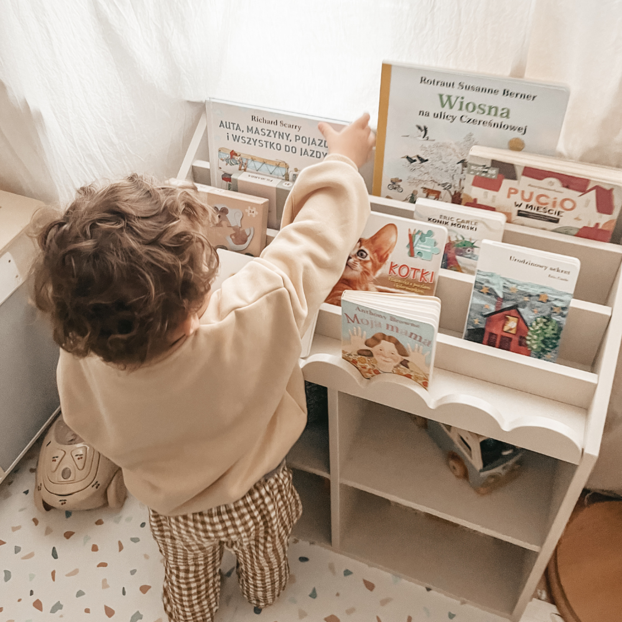 Book Nook, Biblioteca Montessori, Latte