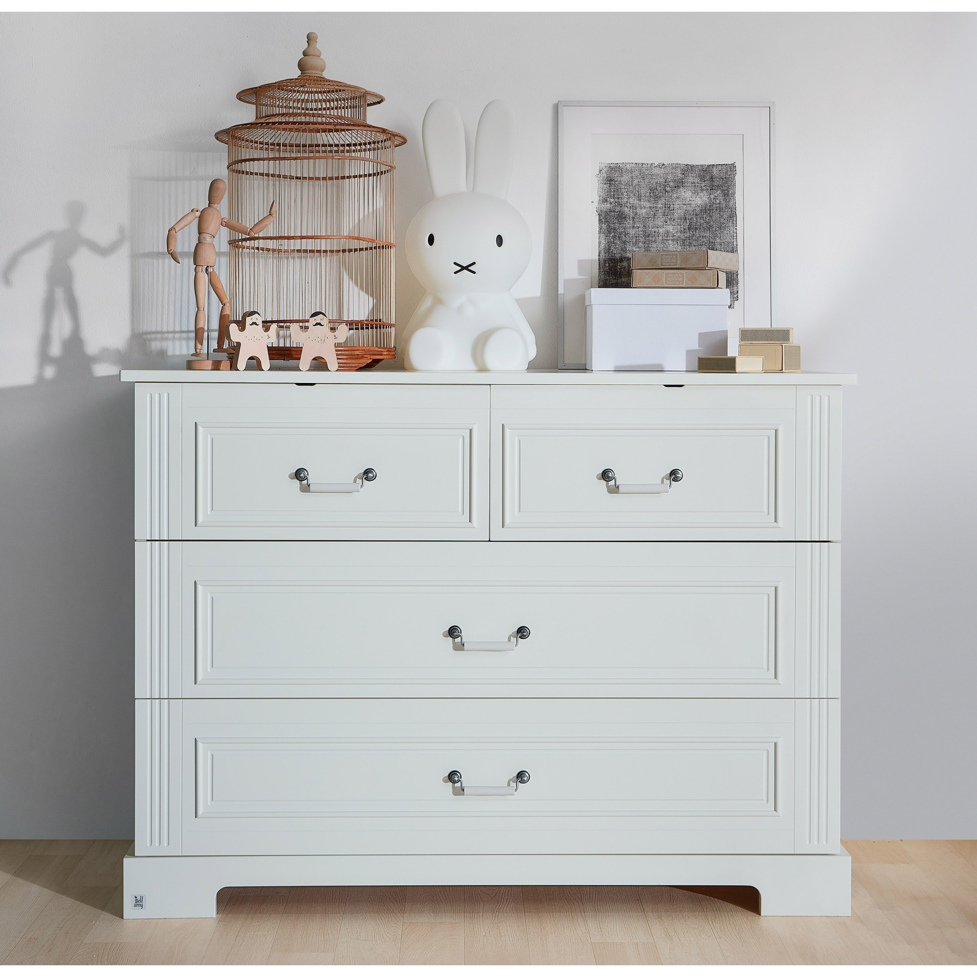 Comoda 4 sertare cu manere de portelan, MDF, Alb, stil clasic-romantic, 120x90 cm, colectia INES