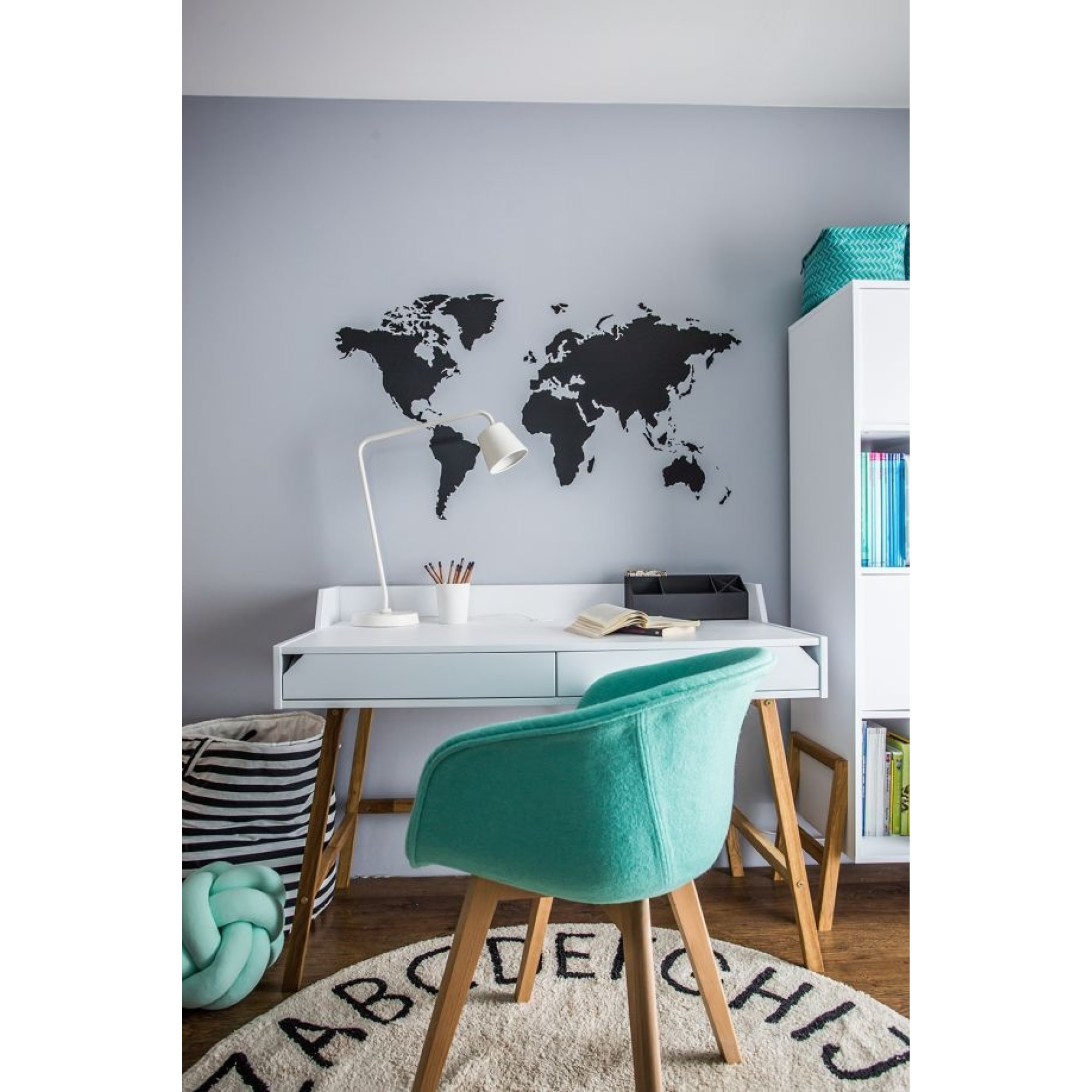 Birou LOTTA Alb, 2 sertare, blat 120x60 cm, picioare lemn de stejar, stil scandinav,