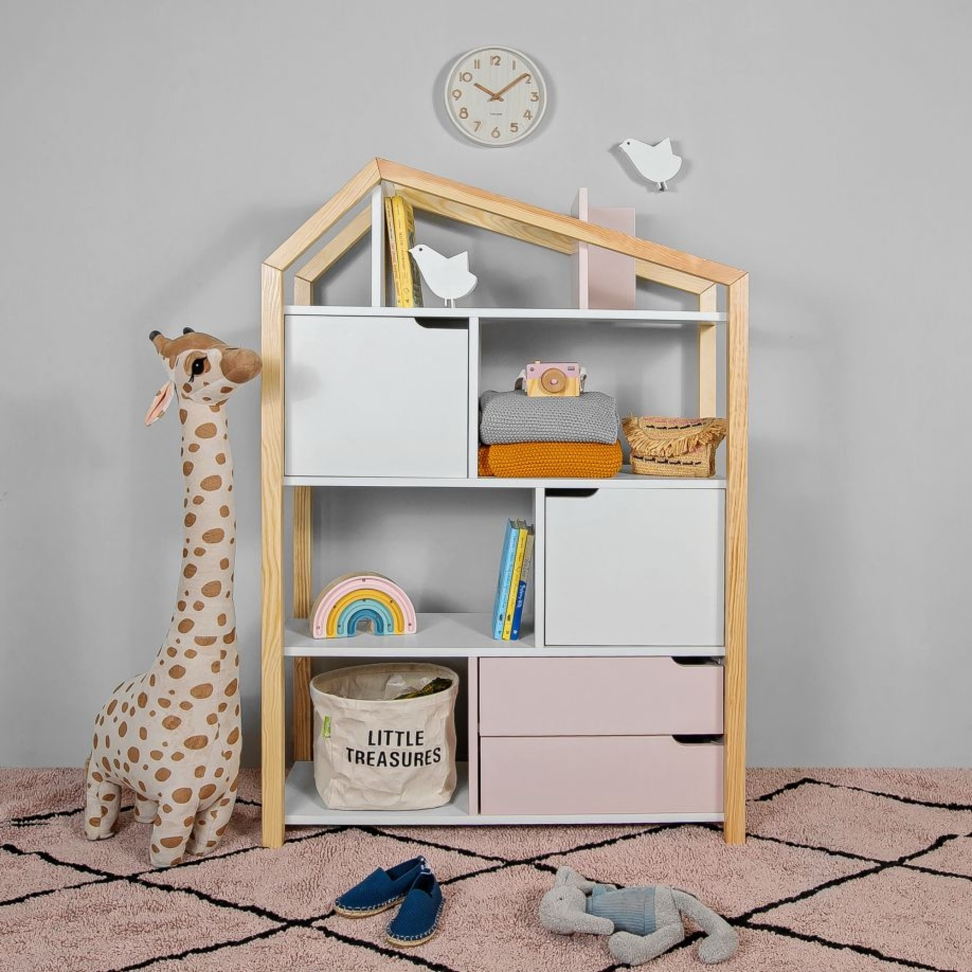 Biblioteca Montessori Kaya, tip casuta, cu 3 rafturi, 2 dulapioare, 2 sertare, lemn de pin, Roz, colectia TATAM, 130x90 cm