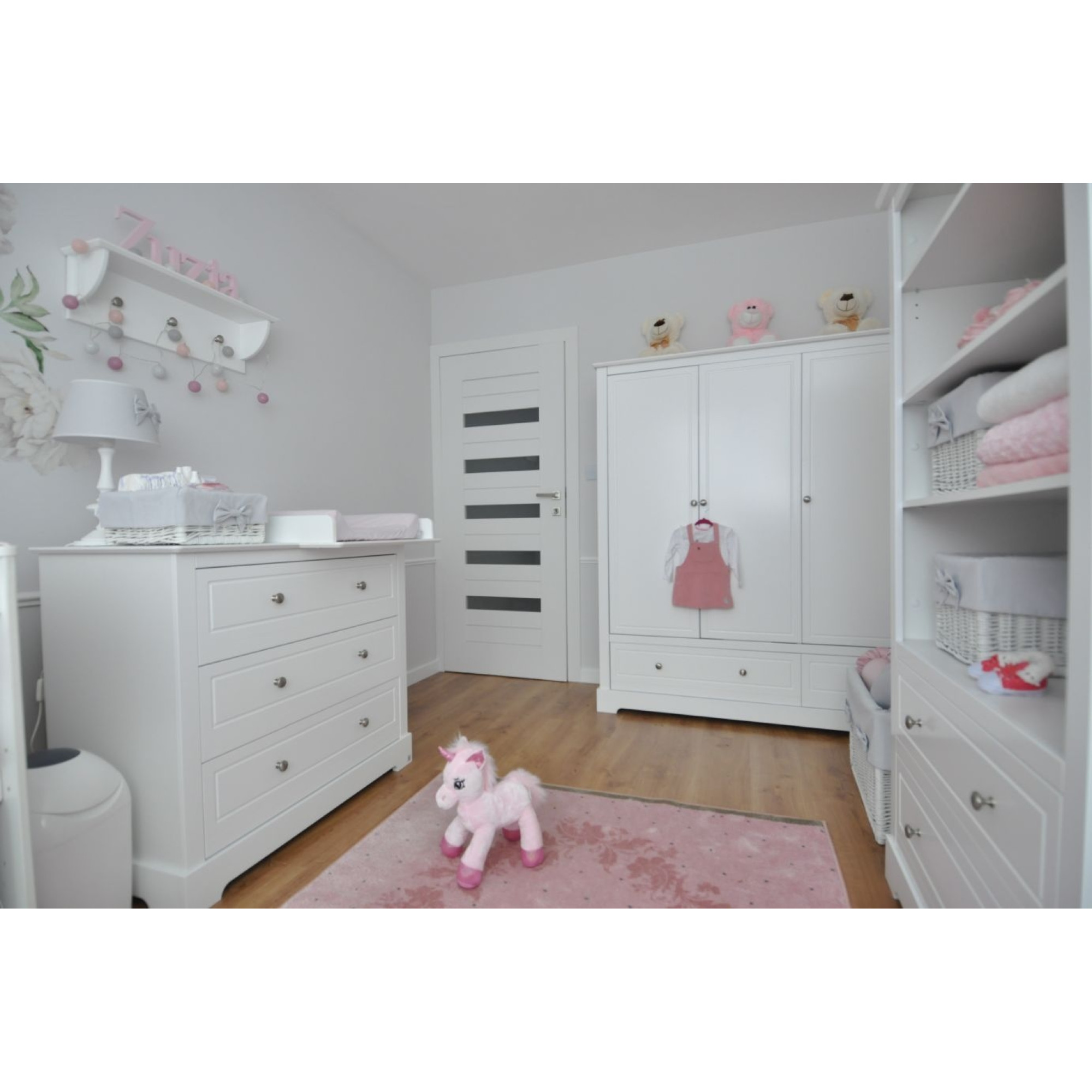Comoda 3 sertare, MDF, Alb, stil clasic-romantic, colectia Marylou