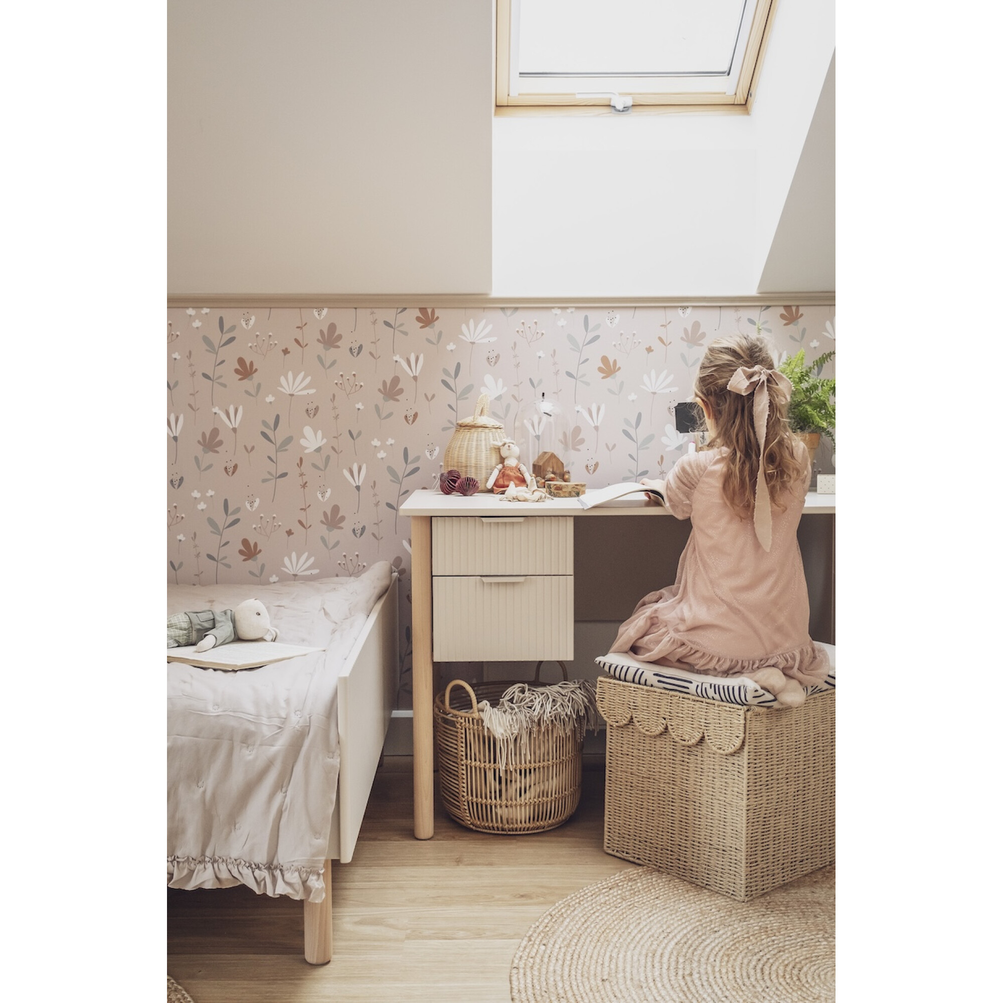 Birou  din lemn masiv / MDF, colectia Miloo, champagne