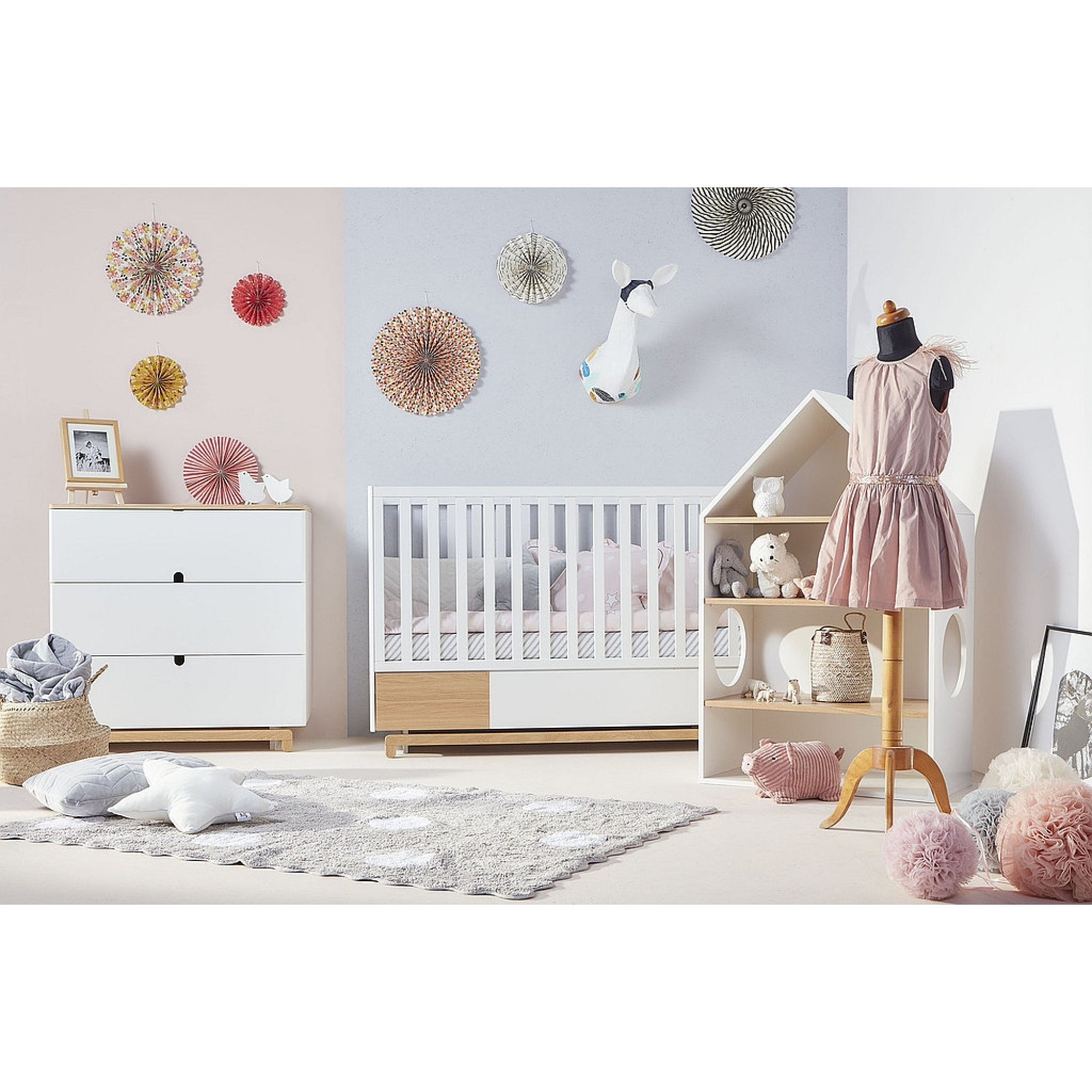 Comoda 3 sertare, MDF, picioare lemn de stejar, stil modern, colectia Nomi