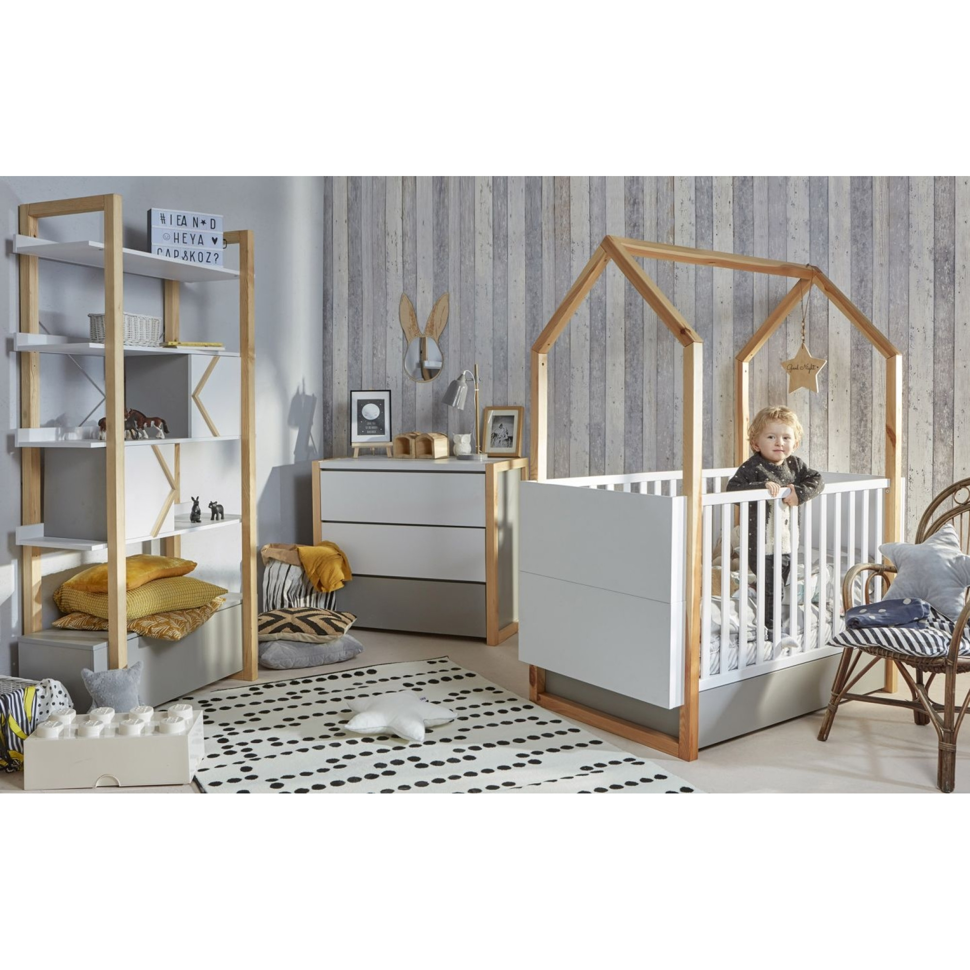 Patut bebe tip casuta, transformabil, cu sertar, Cadru de lemn, stil montessori, 140/160 x 70 cm colectia PINETTE