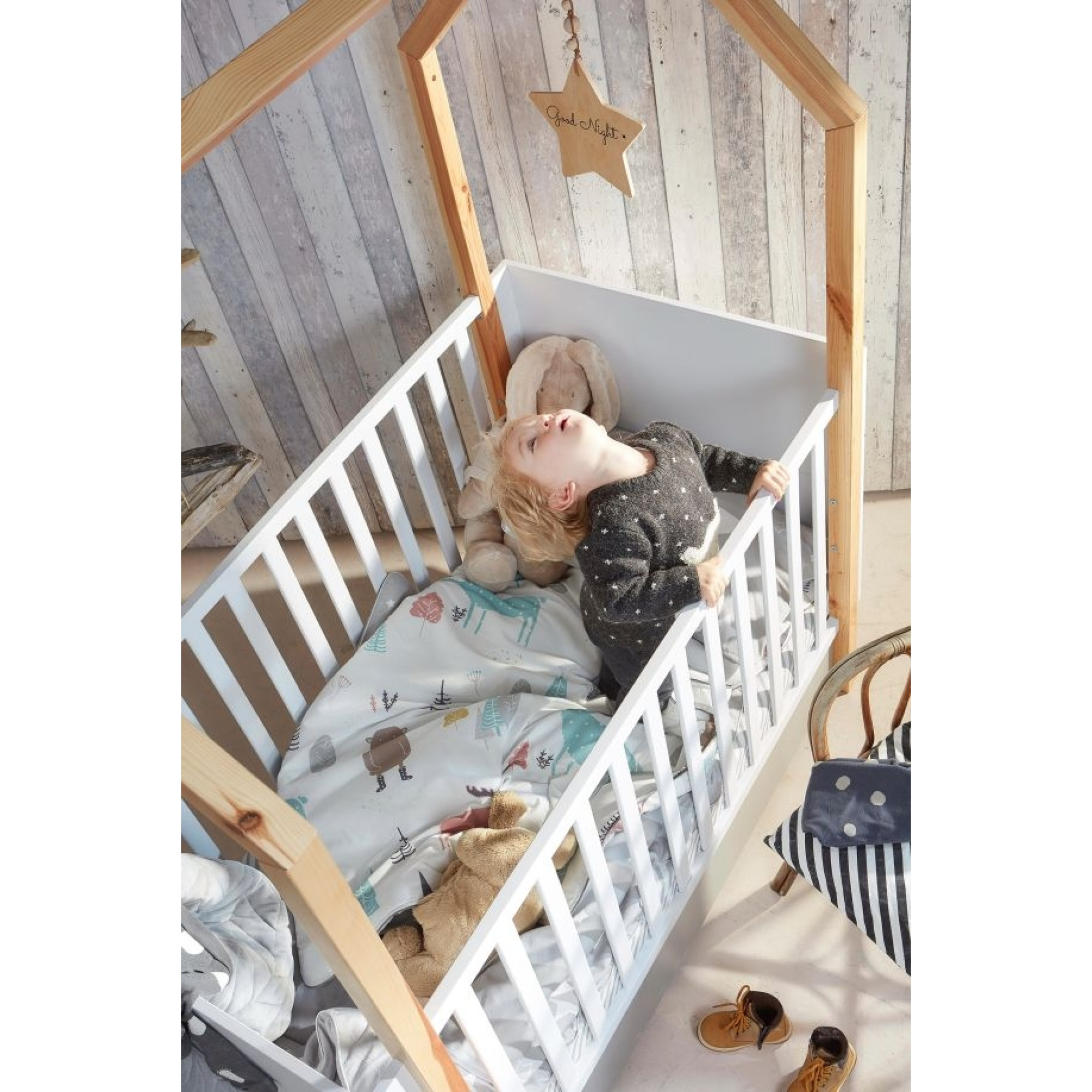 Patut bebe tip casuta, transformabil, cu sertar, Cadru de lemn, stil montessori, 140/160 x 70 cm colectia PINETTE
