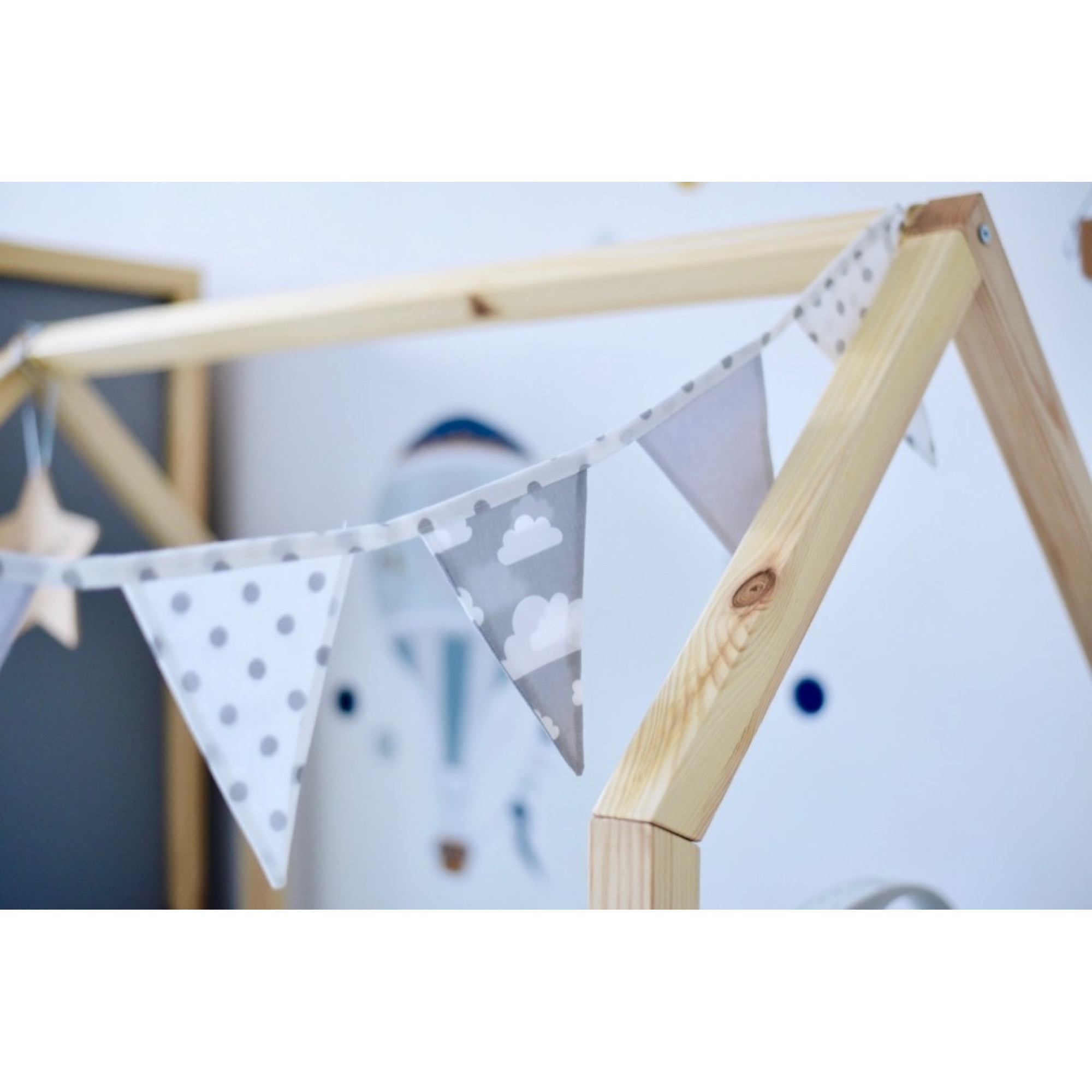 Patut bebe tip casuta, transformabil, cu sertar, Cadru de lemn, stil montessori, 140/160 x 70 cm colectia PINETTE