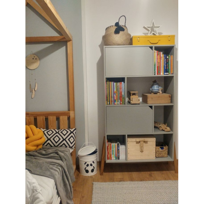 Biblioteca 4 rafturi, 2 dulapioare, PAL, picioare de lemn stejar, Gri, 167x103 cm, stil scandinav, colectia LOTTA